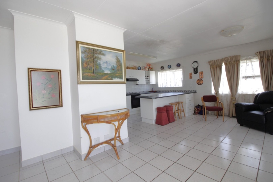 5 Bedroom Property for Sale in Wavecrest Eastern Cape